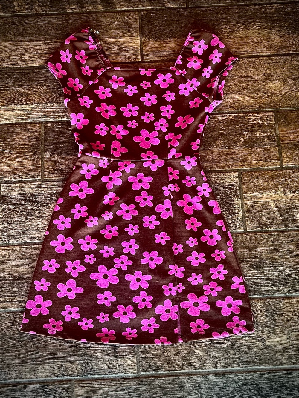 MaddenNYC pink flowers on brown background Flower Power stretch dress S